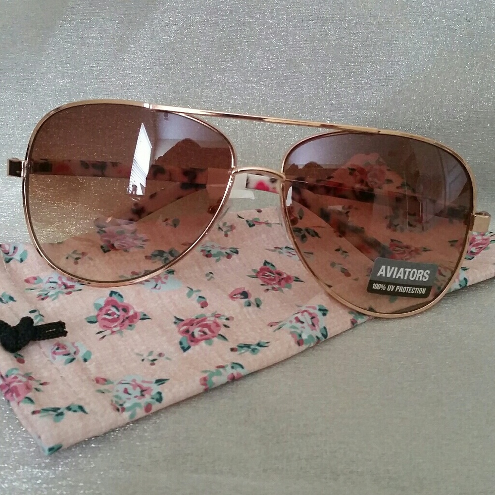 Aviators' sunglasses